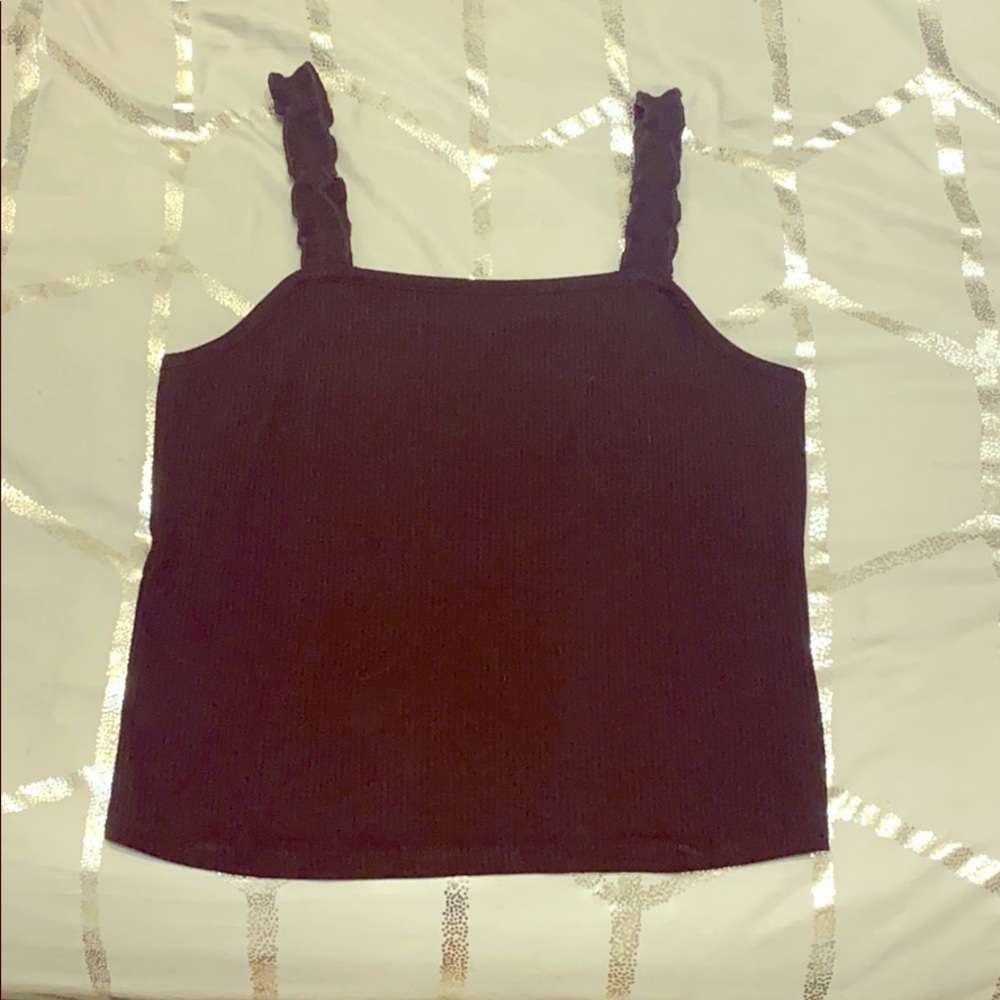 3/10$ 🛍Black Semi Crop